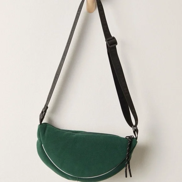 NWT FREE PEOPLE FLEECE BULLSEYE SLING BAG - Picture 5 of 7